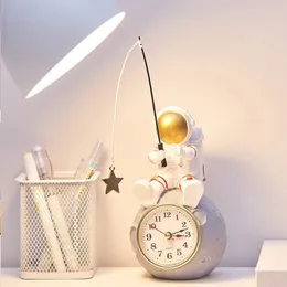 Novelty Items Kawaii Astronaut Clock Korean Desk Ornament Decorative Modern Bedroom Figurines Home Decor Accessories Boys Girls Birthday Gifts 231129
