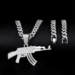 Collana da uomo con catena a maglie cubane Stile hip hop con diamante pieno AK47 mitragliatrice prepotente ciondolo marchio trendy da uomo lungo accessorio creativo Collana Hip Hop Gioielli da uomo