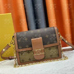 Dauphine çanta mm çanta tasarımcısı omuz çantası çapraz vücut çantası evelop çanta kahverengi kabartmalı moda kadınlar klasik stil mini boyutu çeyrek