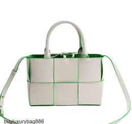 Autentiska Totes väskor Designer Bag Tote Arco Handbag Bottegeaveneta stor kapacitet läder axel mamma pendlare vävd tote färggitter cros axel outt