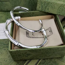 Tiffahylioes Bangle Luxury Designer Armband för kvinnor Trendiga modeöppning Silver Högkvalitativa smycken mycket vackra