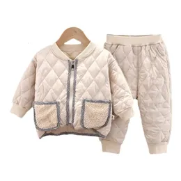 Set di abbigliamento Bambini invernali Tenere vestiti caldi Autunno Bambini Ragazzi Ragazze Addensare Pantaloni giacca di cotone 2 pezzi / set Tute casual per neonati 231130