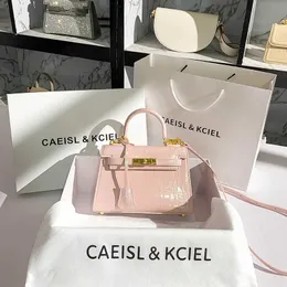 Kelysbag 디자이너 Caeisl Kciel 여자 가방 레이저 핑크 악어 패턴 2024 새로운 트렌디 한 미니 크로스 바디 vhlz