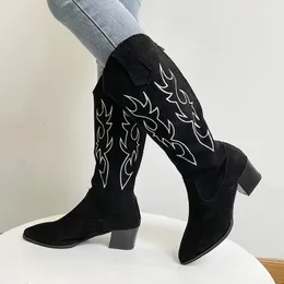 Stövlar Women Western Cowboy Boots spetsade kvinnors skor Tryck på mitten av kalvstövlar Vinter Chunky Heel Wedges Knight Botas Feminina 231129