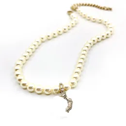 Designer Luxury Classic White Pearl Necklace Inlaid Rhinestone Double Letter Pendant Brass Material Women Charm Necklace Deliver Mother Surprise Gift