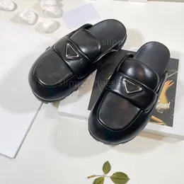 sandały słynne designerskie kobiety Sandles miękki wyściełany nappa skórzane saboty slajdy obcasy sandałowe ślizgowe płaskie grube poduszki suwaki Sandalen Summber Platforme buty