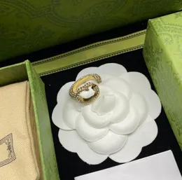 Ringas de designers da Europa e America Rings Double Letter Letter Full Diamond Ring Pake Casal Anello Selected Lovers Gifts For Women