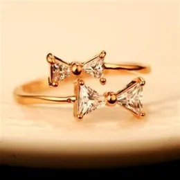 Koreańska marka projektant Cubic Zirconia Bowknot Ring Fashion Gold Splated Charms Pierścienie dla kobiet259v