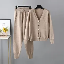 Women Dwuczęściowe spodnie jesień i zimowe damskie ubrania khaki khaki sweter sweter elastyczne męskie set Twopiece Street Set 231129