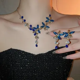 Colares de pingente incrustados flor borla brincos colar de duas peças conjunto elegante clavícula corrente malha delicada azul acessórios 231130