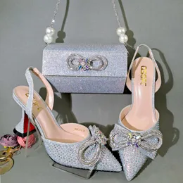 가방 연회 신발과 가방 및 친구 파티가있는 다이아몬드와 반짝이는 신발로 가득한 실버 컬러 인기 0203