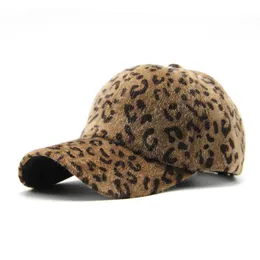 Ball Caps совершенно новые зимние бейсбольные кепки для женщин из искусственного меха леопардового кепки Lady Casual Snapback Gorros Hat G230201