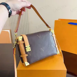 Bolsas noturnas 2023 bolsas de griunk laterais novas bolsas de tronco feminino bolsas de couro macias moda crossbody tops tendência de qualidade com caixa