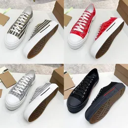 2023 Luxury Designer Shoes Low Top Vintage Plaid Canvas Sneakers Berry Stripes Man Woman Outdoor Platform Casual Shoe Par Trainers Storlek 35-45