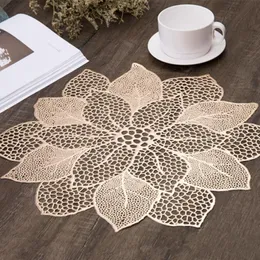 Bordmattor Pads Lotus Flower PVC Bronzing Hollow Placemat Western Food Cushion Decor Mat For Restaurant Kitchen Anti-Slip Pad Holiday Home