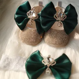 İlk Walkers Dillling Emerald Crown Baby Cirb Ayakkabı Yeşil Bow Head Band Seti Bling Bebe Adı Ballet 100 Gün Balerin Prenses Kız WA 230202