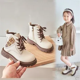 Sneakers Autumn Winter Fashion School Girls Leather Boots Short Metal Metal requintado Decoração Kid Lace Up Sapatos Zip Boy Plush Pu Ankle 230202