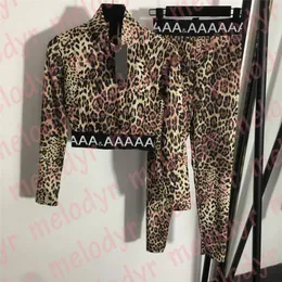 Leopard Print Tracksuit High Neck Sport Tees Letter Elastic Midje Leggings Fashion Brand Womens Sportswear