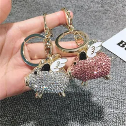 Keychains Diamond Flying Piggy Key Chain for Women Hair Ball Car Ring Par Par Small Gift Ryggsäck smycken hängande lyx Fred22