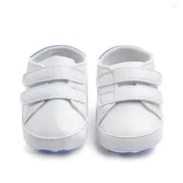 Erste Wanderer Babyschuhe Kunstleder Kleinkind Jungen Mädchen Weiche Sohle Krippe Weißer Sneaker Born Infant Sandale Bebes Fille