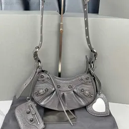 Crossbody väskor donna-in klassisk svart nitväska kvinnors axelväskor designer sadel olja vax verkliga läder handväskor purses kvalitet 221113 balencaigaity