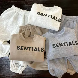 2023 Moda Bambini Set di abbigliamento sportivo Ragazzi Ragazze Felpa Pantaloni Velluto caldo 2 pezzi Abiti per bambini