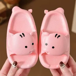 Slipper Tecknad elefant baby flickor antislip hem badrum pojke glider barn tofflor sommar mjuka ensamma husskor barn 0203