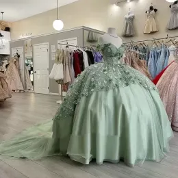 Mintgrüne Blumenspitze, handgefertigte Blumen, Quinceanera-Kleider, Schnürkorsett, schulterfreies, gestuftes Korsett für süße 15-Mädchen-Partykleid