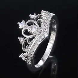 Pierścień Solitaire Nowa moda Korona dla kobiet kryształowa cyrkon przyjęcie ślubne biżuteria ślubna delikatna kobieca zaręczyny Hot Y2302