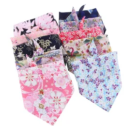 Hundkläder 20 färger Pet Bandanas Cotton Dogs Drool Handduk Spring och Summer Pet Supplies Lämpliga för Pomeranian Teddy