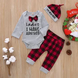 Kläduppsättningar födda spädbarn baby pojkar gentleman brev romper bodysuit plaid byxor hatt outfit mode långärmad oneck kläder 25 230203