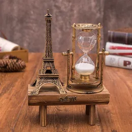 Oggetti decorativi Figurine Torre Eiffel retrò in legno sul desktop Semplice casa moderna Studio Pendolo Sand Timer Regali creativi 230204