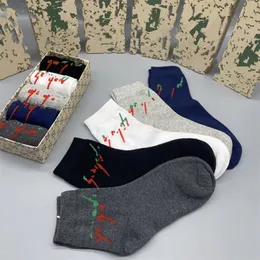 2023 Fashion Womens Designers Socks Five Par Luxe Mens Sport Winter Mesh Letter Tryckt Sock med Box Slumpmässig färg