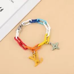 Monogram Flower Rainbow Charms Armband Akvarell tema