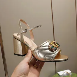 L￤der mitt h￤l damer sandaler tofflor designer mode damer l￤genheter ankel sp￤nne gummi sole mules sommarstrand sexiga br￶llopskor 34-43