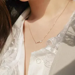 Ketten Große Halsketten Fischgräten-Halskette Damen Einfache Persönlichkeit Japanischer und koreanischer Anhänger Kragen Buchstabe B für Frauen