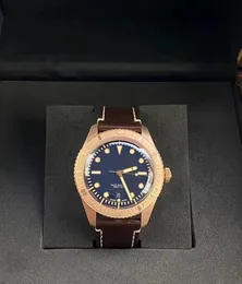 Diametro di orologio in bronzo 42 mm con movimento svizzero SW200 a rotazione a rotazione anello di zaffiro in cristallo specchio in vetro