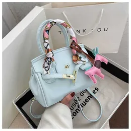 Store Clearance Promotion Handbag Online Export Portable Bag Female Dign 2023 New Fashion Single Shoulder Texture Foreign Style Msenger