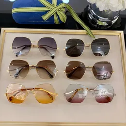 M￤n solglas￶gon f￶r kvinnor Senaste s￤ljer Fashion Sun Glasses Herr Solglas￶gon Gafas de Sol Glass UV400 -objektiv med slumpm￤ssig matchande l￥da 0972