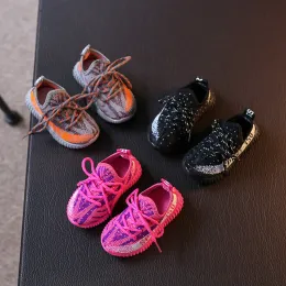 2023 First Walkers Spring Baby Shoes Boy Girl respirável malha de tricô sapatos infantis moda infantil tênis macio confortável criança sapatos 221011