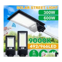 Solar Street Light 300W 600W Lighting Lighting Radar Sensor Road Lamp مع قطب التحكم عن بعد 492LED 966LED إسقاط مصابيح التسليم RE DHKGZ