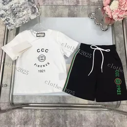 Luxuriöse Sommer-Designer-Kleidung für Kinder, kurzärmelige T-Shirt-Shorts, zweiteilige Sportbekleidung mit Rundhalsausschnitt für Jungen und Mädchen, bedruckt