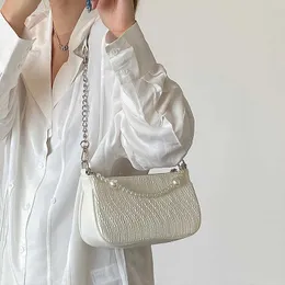 Shoulder Bags Niche Design Bag New Fashion Pearl Chain Armpit Female Portable One Shoulder Cross Carrying White French Stick