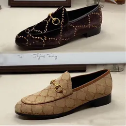 klassiska kvinnor fritidsskor Autentisk kohud Metallspänne Damläder Letter platt sko Mules Princetown Män Trampa Lazy Dress Loafers Stor storlek 35-42 med låda