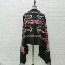 Halsdukar Autumn Winter Female Ethnic Embroider Floral Lady Scarf Tassels Wraps Soft Women Travel sjalar Cashmere Pashmina