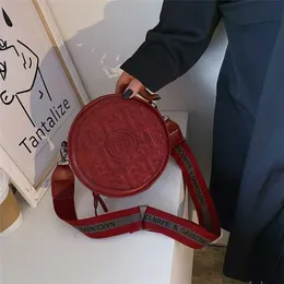 2023 Borse Outlet Saldi online Off esclusivo per il tempo libero tracolla larga goffrata madre piccola borsa rotonda e messenger single stile moda invernale