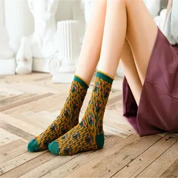 Skarpetki dla kobiet 2023 Retro Stack Japoński styl Preppy Fashion Sen Department Mid-Tube Sock for Girl Thousand Bird Tartan