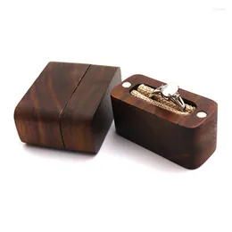 Torebki biżuterii torby Znakomite orzechowe drewniane pudełko zaręczynowe ceremonia ślubna Pierścień Pierścień Pierścień Pierścień Przenośny uchwyt rustykalny boxjewelry Lois22