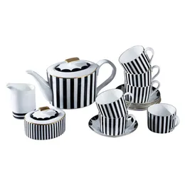 Strips de estilo europeo China Bone Coffeware Sets White y Black Goose Huevo Coffee Coffee Cafet Set207B