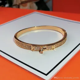 Hot Lock Gold Armband Kvinnor Bangles Punk f￶r b￤sta g￥va Lyxig ￶verl￤gsen kvalitet smycken l￤derb￤lte armband gratis leverans mode ingen l￥da